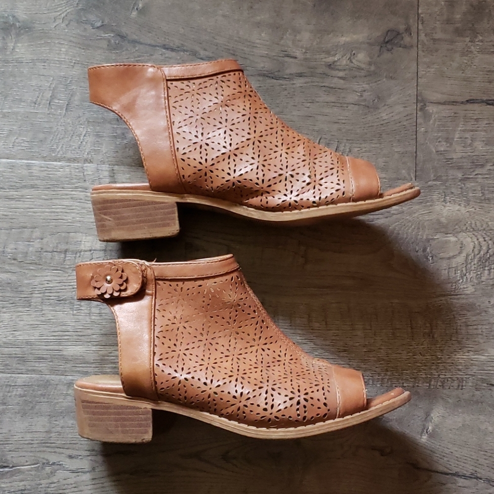 Girls sandals